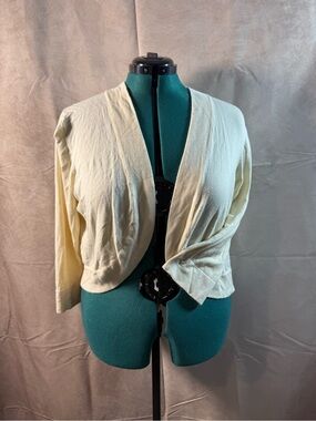 137-Jessica Howard Cream Open-Front Cropped Cardigan